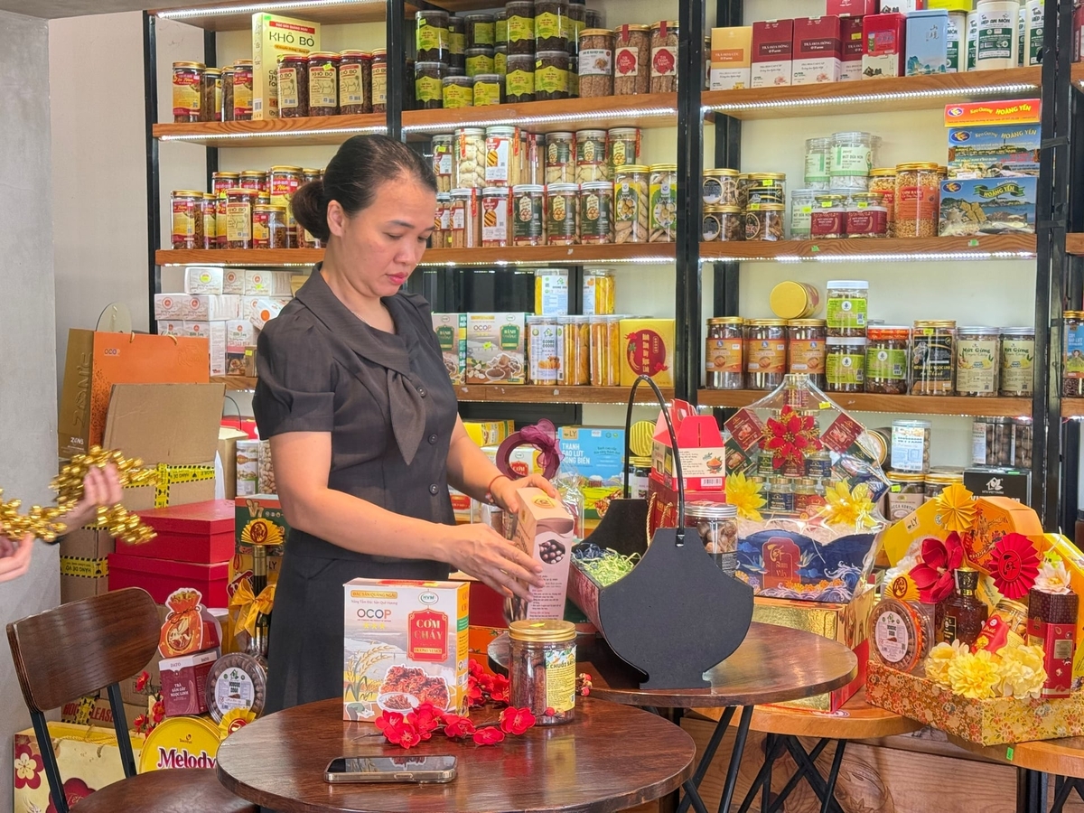 Sra. Truong Thi Thu Huong, Diretora Adjunta da OCOP Dat Quang Co., Ltd. Bà Trương Thị Thu Hường, Phó Giám đốc Công ty TNHH OCOP Đất Quảng. Ảnh: V.H.