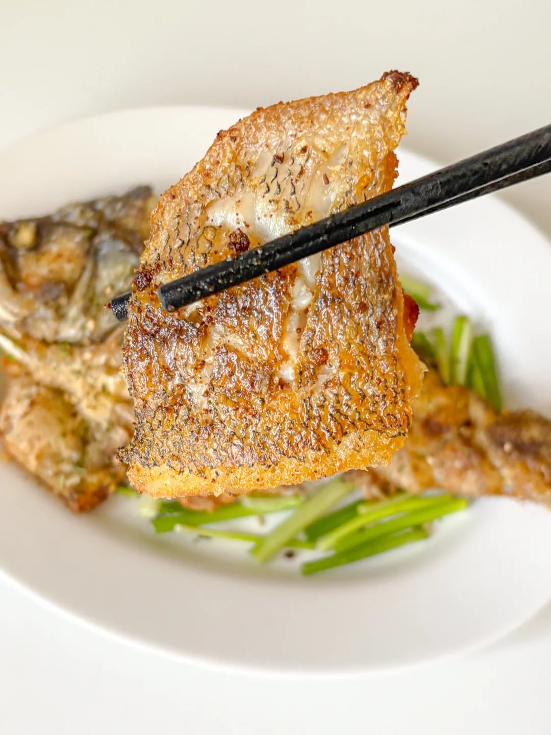 Món cá áp chảo cho bữa tối bận rộn: Nhanh, giòn da, thịt mềm ngọt - Ảnh 8.