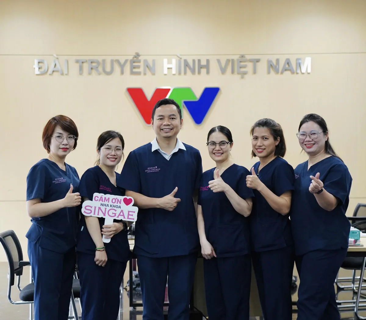 Chủ động chăm sóc sức khỏe bắt đầu từ những nụ cười - Ảnh 1.