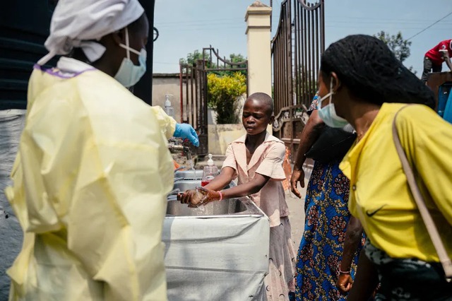 Giám đốc WHO lo ngại dịch Ebola có thể lan rộng- Ảnh 2.