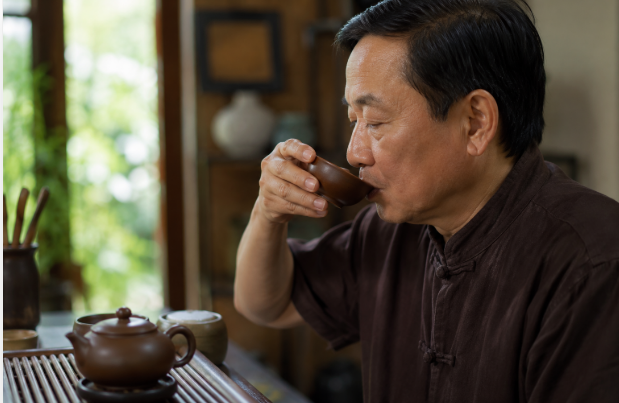 Caffeine trong trà có làm tăng nguy cơ loãng xương?- Ảnh 1.