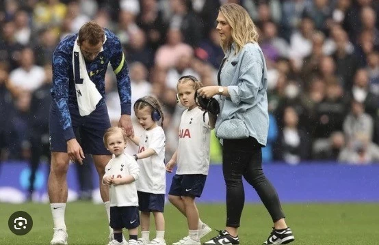 Sau ánh đèn sân cỏ: WAG làm gì khi đến World Cup?