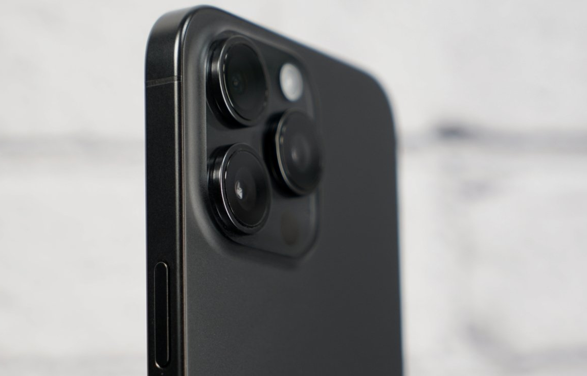 Apple có thể đưa titan trở lại iPhone 18 Pro Max?