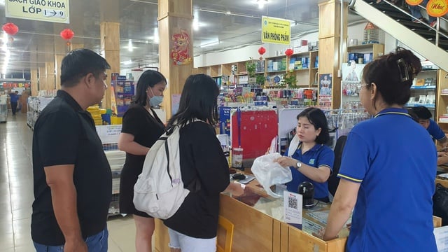 Thế hệ 'không một xu dính túi' - Ảnh 2.
