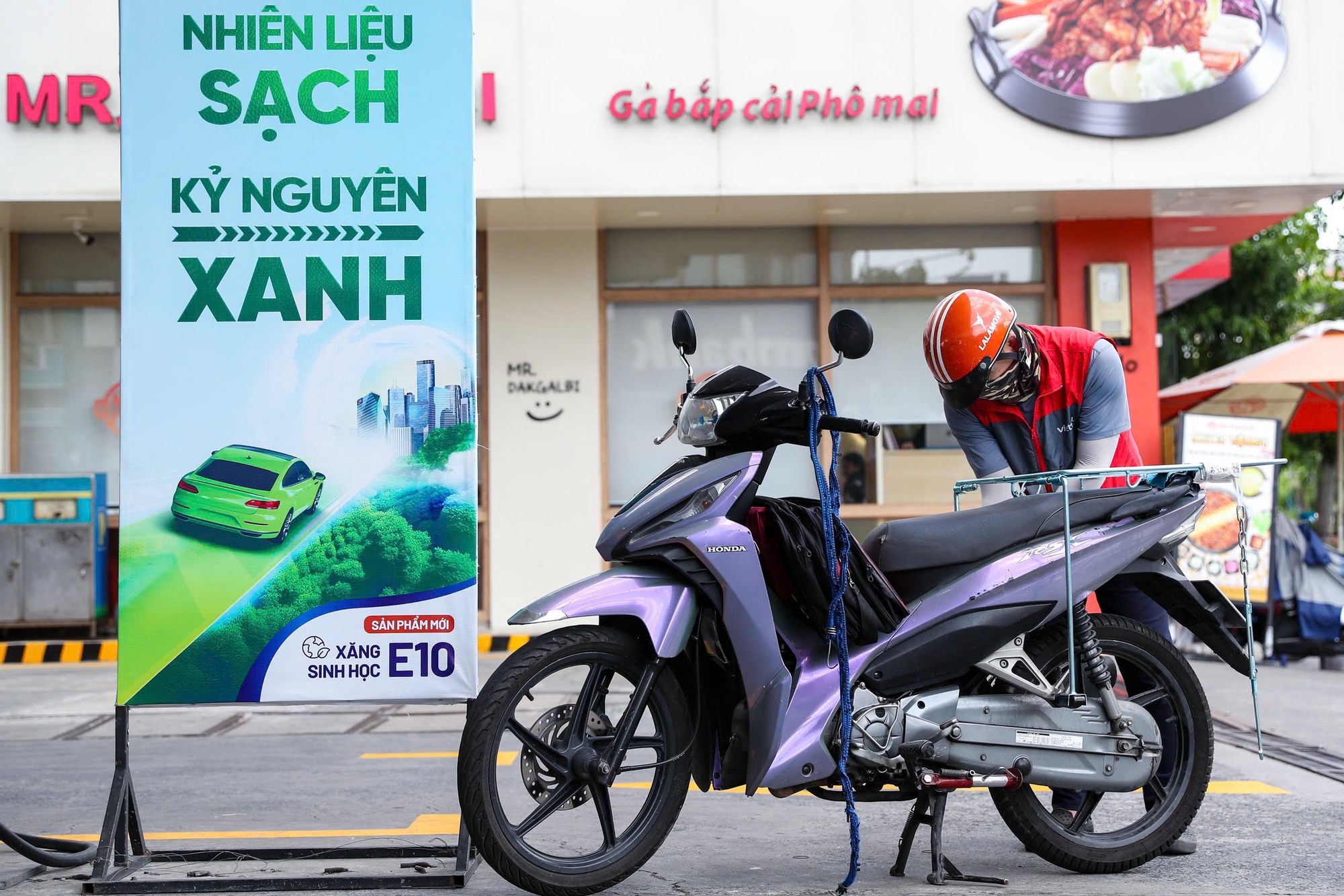 Cần làm gì để xe cũ dùng được xăng sinh học?- Ảnh 1.