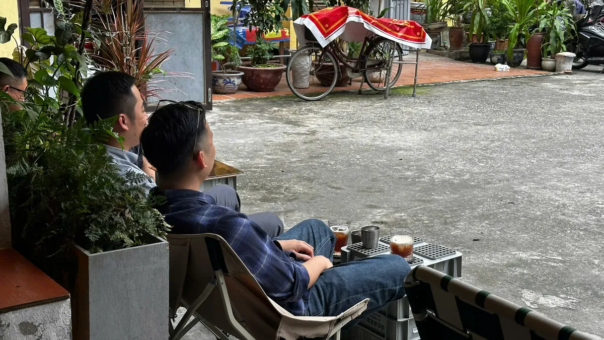 Tăng cường thực thi quy định cấm thuốc lá điện tử tại cơ sở kinh doanh dịch vụ - Ảnh 1.
