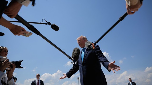 Ông Trump 'chê' Mỹ thua xa Nga về tàu phá băng- Ảnh 1.