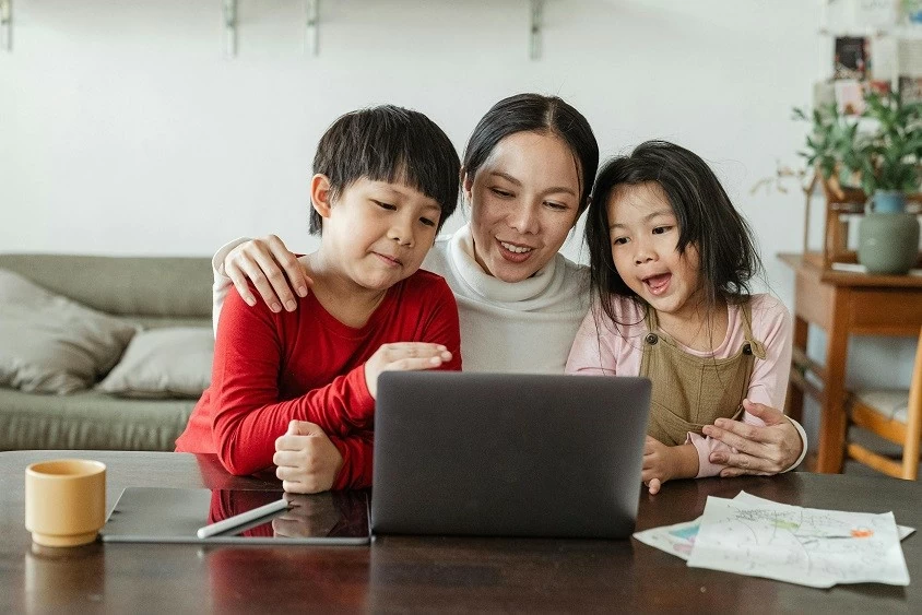 Mạng xã hội và thách thức bảo vệ trẻ em thời số hóa