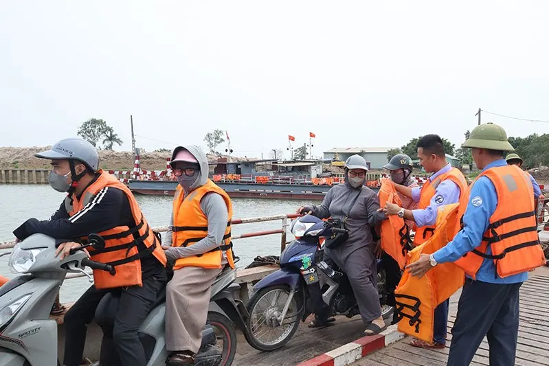 Ninh Bình: Giữ an toàn những chuyến phà mùa mưa bão - Ảnh 2.