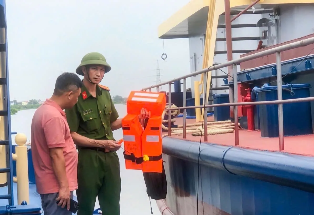 Ninh Bình: Giữ an toàn những chuyến phà mùa mưa bão - Ảnh 5.