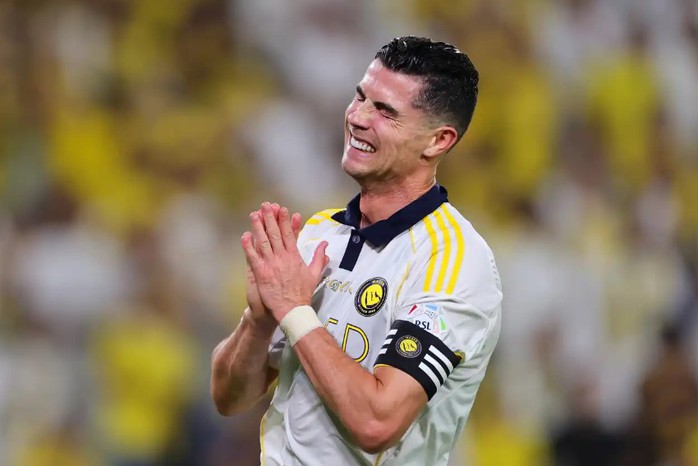 Ronaldo và những tranh cãi! - Ảnh 3.