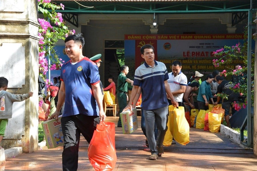 Đưa yêu thương về vùng biên Ia Mơ - ảnh 2