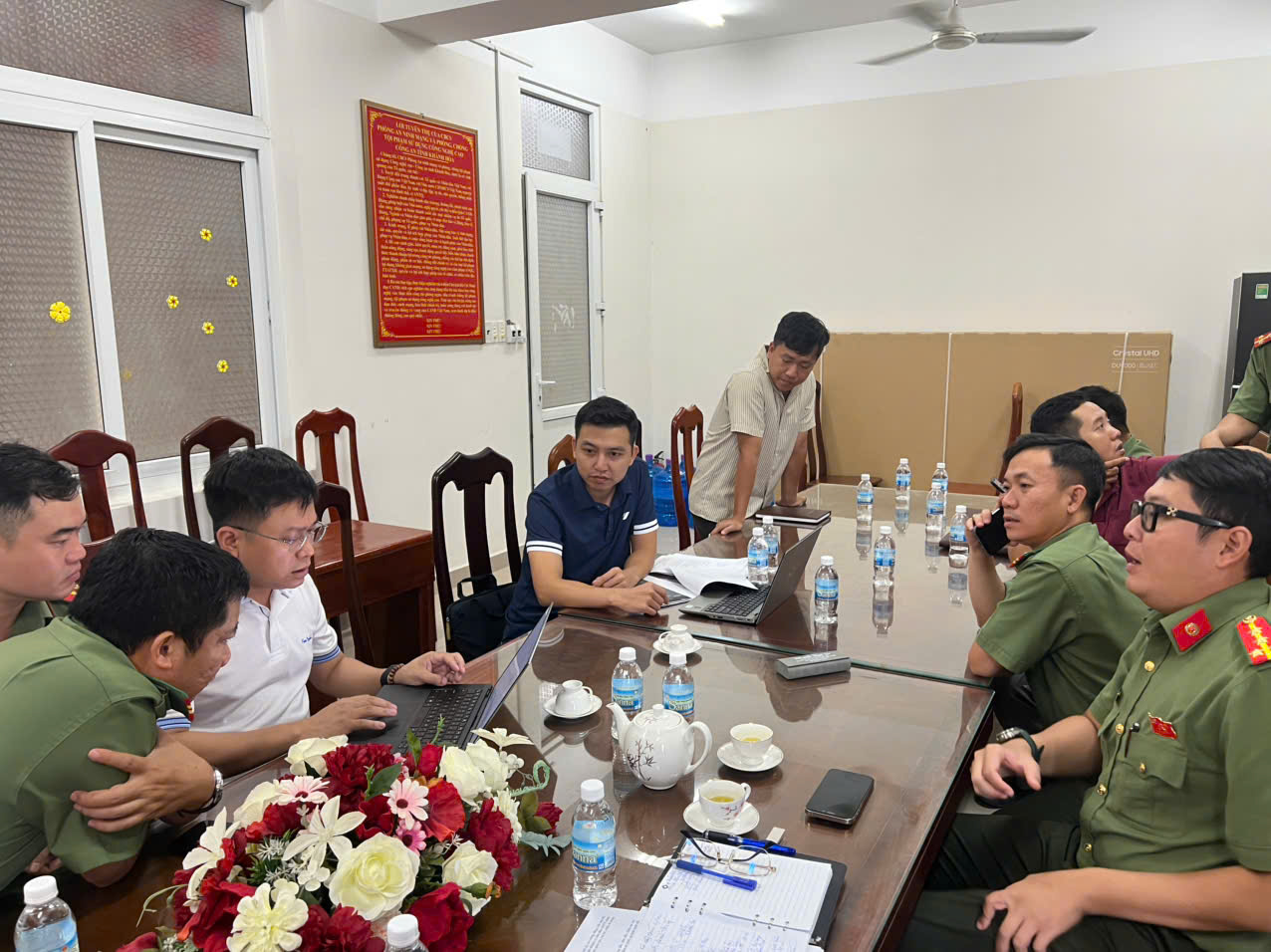 Hành trình phá đường dây lừa đảo tiền mã hóa - Ảnh 2.