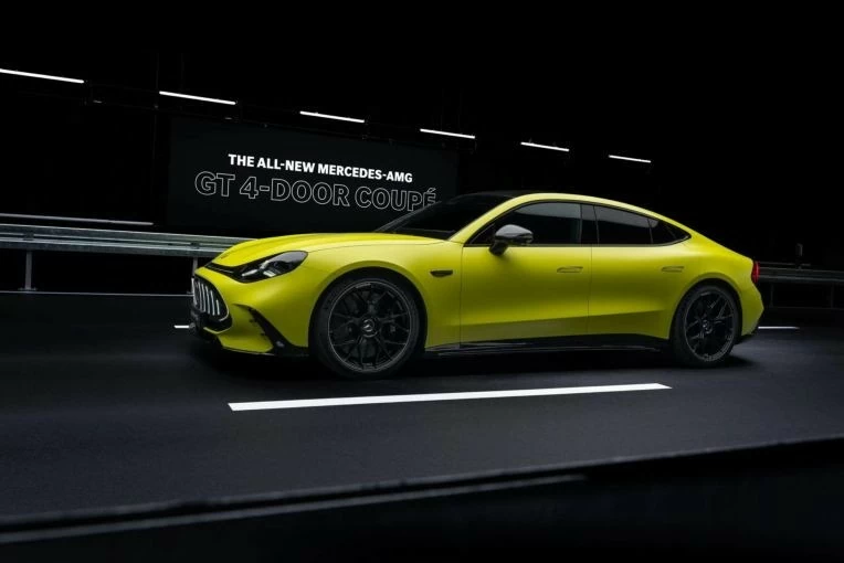 Thế hệ mới của Mercedes-AMG GT 4-Door Coupe sẽ có hai phiên bản khác nhau. 
