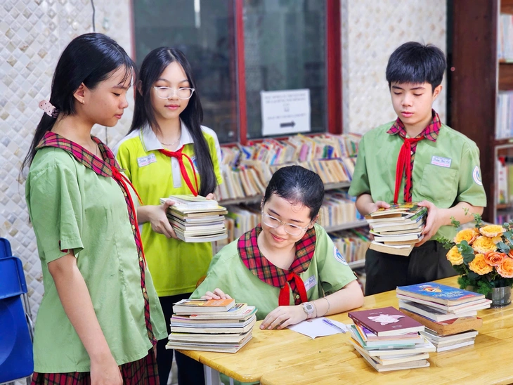 Tủ sách Khăn Quàng Đỏ - Ảnh 2.