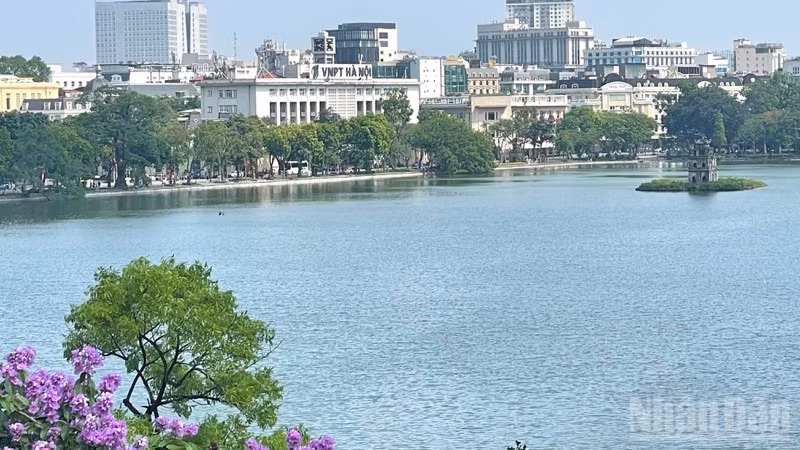 Khu vực Hồ Hoàn Kiếm mang tính giá trị biểu trưng về lịch sử và văn hóa của Thủ đô Hà Nội. 