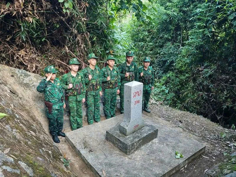 Le lien entre soldats et civils brille de mille feux à la frontière.