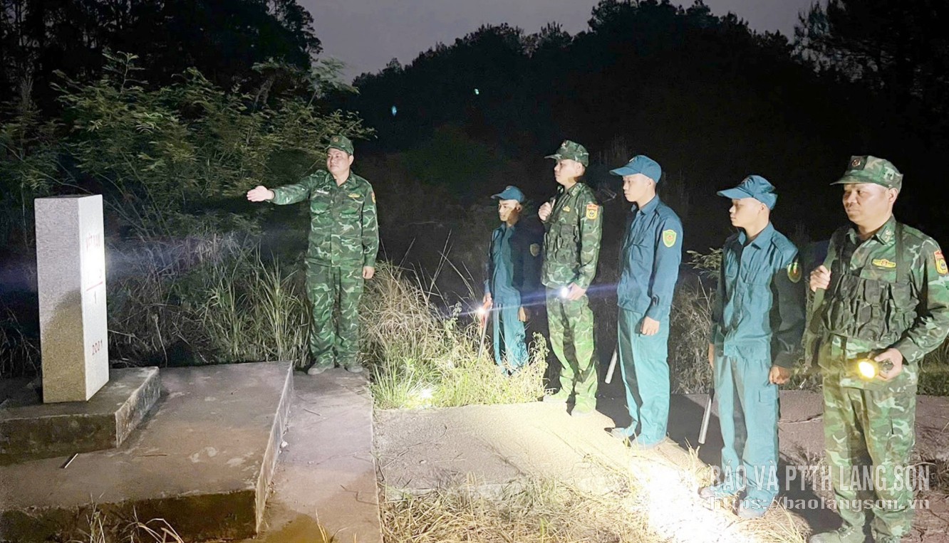 チマ国境ゲート国境警備隊の将校と兵士、そしてマウソン村の常駐民兵は協力して国境線と境界標識の巡回と保護を行っている。