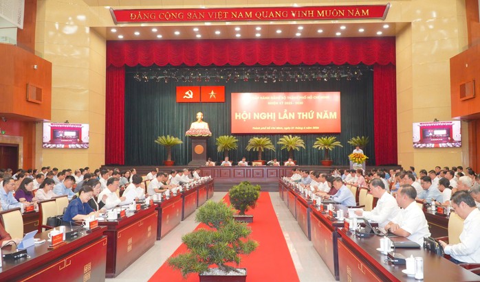 Vì sao Thành ủy TPHCM lập 2 đảng bộ trực thuộc? - Ảnh 1.