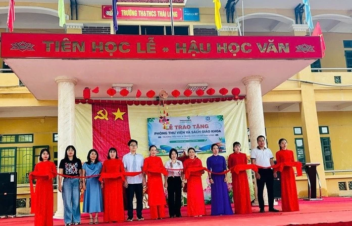 Ams’ Little Helpers và hành trình gieo tri thức vùng cao Ams’ Little Helpers và hành trình gieo tri thức vùng cao