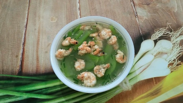 Người bị đầy bụng khó tiêu nên ăn gì để nhanh nhẹ bụng? - Ảnh 1.