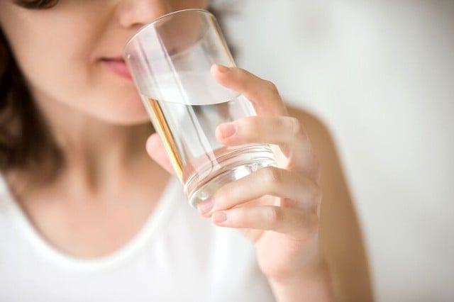 Người bị đầy bụng khó tiêu nên ăn gì để nhanh nhẹ bụng? - Ảnh 2.