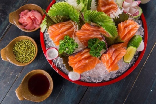 آیا خوردن ماهی سالمون خام یا پخته برای سلامتی شما بهتر است؟ - تصویر 1. Ăn cá hồi sống hay chín tốt hơn cho sức khỏe?- Ảnh 1.