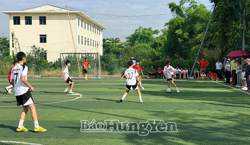 Các cầu thủ cống hiến nhiều pha bóng đẹp mắt.