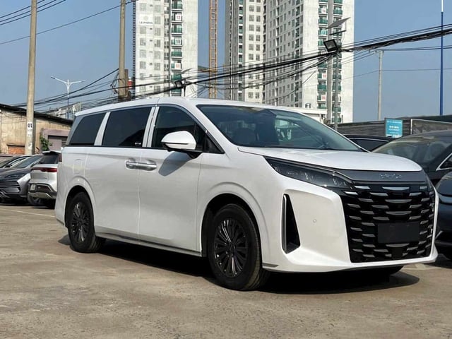 Mua xe 7 chỗ nào khoảng 2 tỉ đồng? - Ảnh 3.