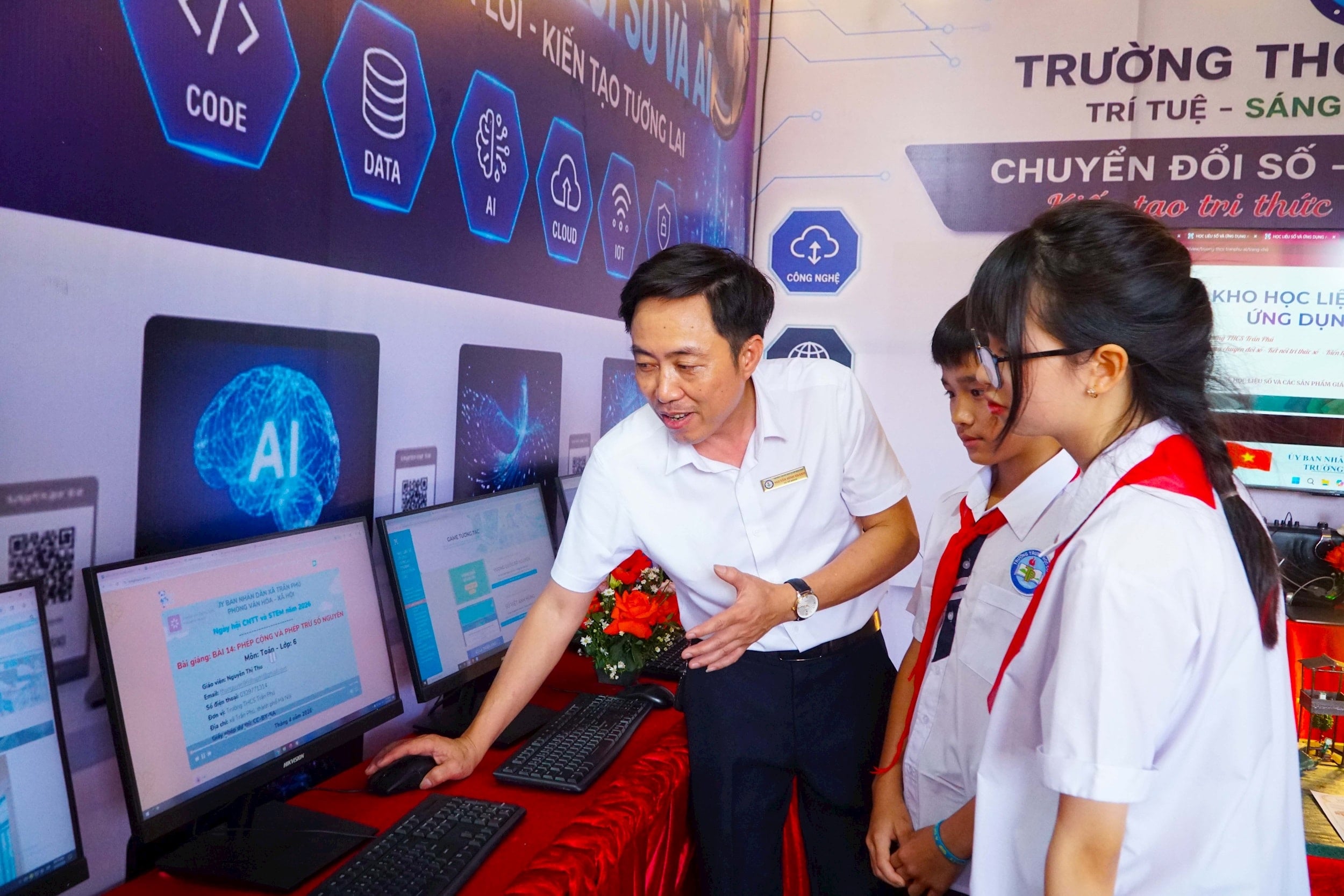 meteor138game Mempromosikan kreativitas di Festival STEM/STEAM dan menerapkan AI dalam pengajaran di komune Tran Phu.