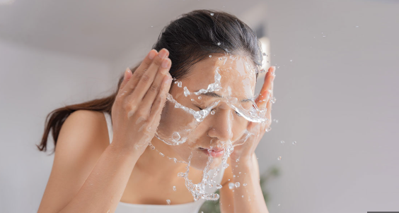 Các bước skincare cách nhau bao nhiêu phút là "chuẩn" nhất cho da? - Ảnh 1.