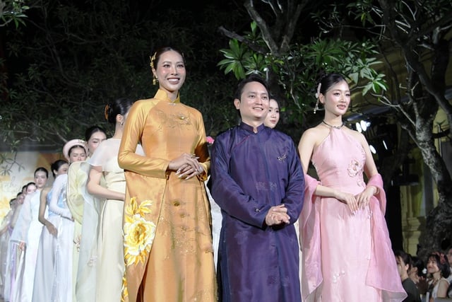 La robe Ao Dai vietnamienne s'harmonise avec l'héritage Cham - Photo 2. Áo dài Việt hòa nhịp cùng di sản Chăm- Ảnh 2.