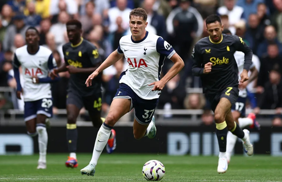 تاتنهام در روز پایانی فصل در شرایط بحرانی قرار داشت - عکس ۱. Tottenham hồi hộp trong ngày hạ màn - Ảnh 1.