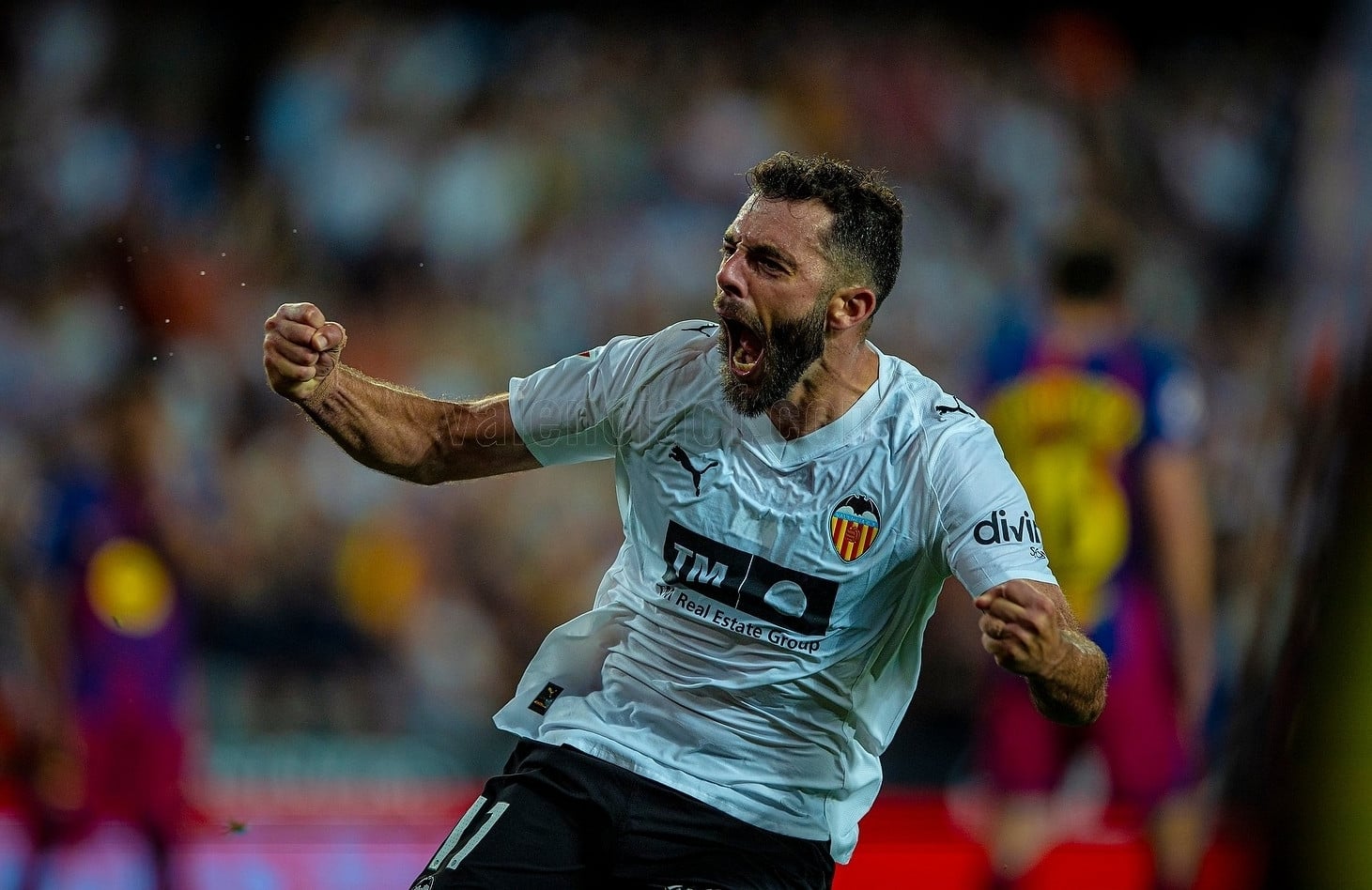 https://static-images.vnncdn.net/vps_images_publish/000001/000003/2026/5/24/barca-thua-nguoc-valencia-tran-chia-tay-mua-giai-200.jpg