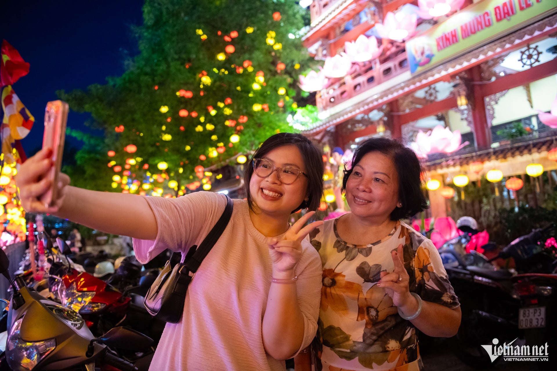 W-phật giáo, phật đản TPHCM   Nguyễn Huế 23.jpg