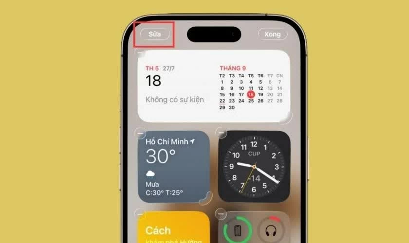 Nhấn giữ màn hình khóa iPhone.