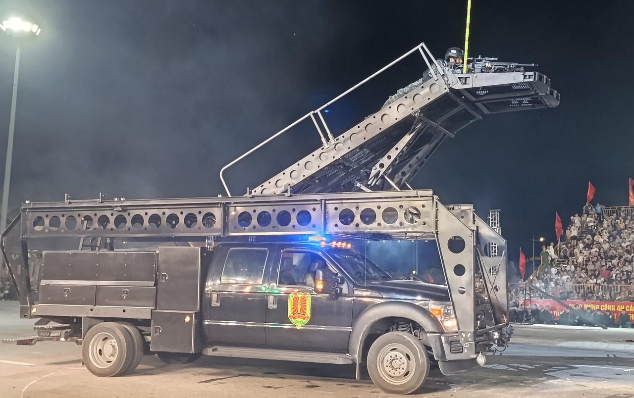 Une soirée d'ouverture grandiose et mémorable pour le Festival des sports de la police populaire.