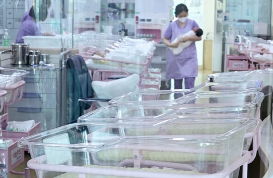 10.21. Khi những chiếc nôi bị để trống