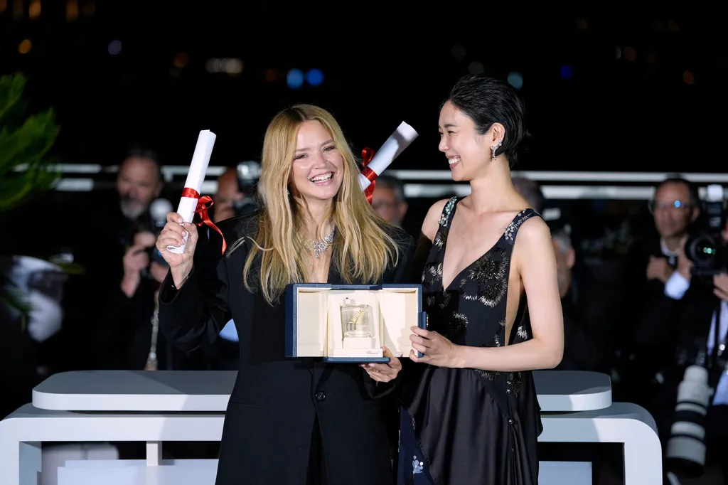 Le film 'Fjord' remporte la Palme d'Or 2026 - Photo 5. Phim 'Fjord' thắng giải Cành cọ vàng 2026- Ảnh 5.