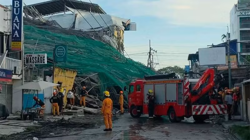 Hiện trường công trình bị sập. (Ảnh: Tân Hoa Xã)