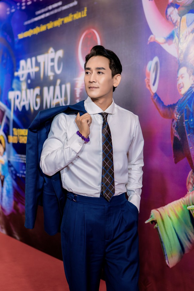 'Soái ca' Hứa Vĩ Văn lịch lãm ở tuổi 47 - Ảnh 1.