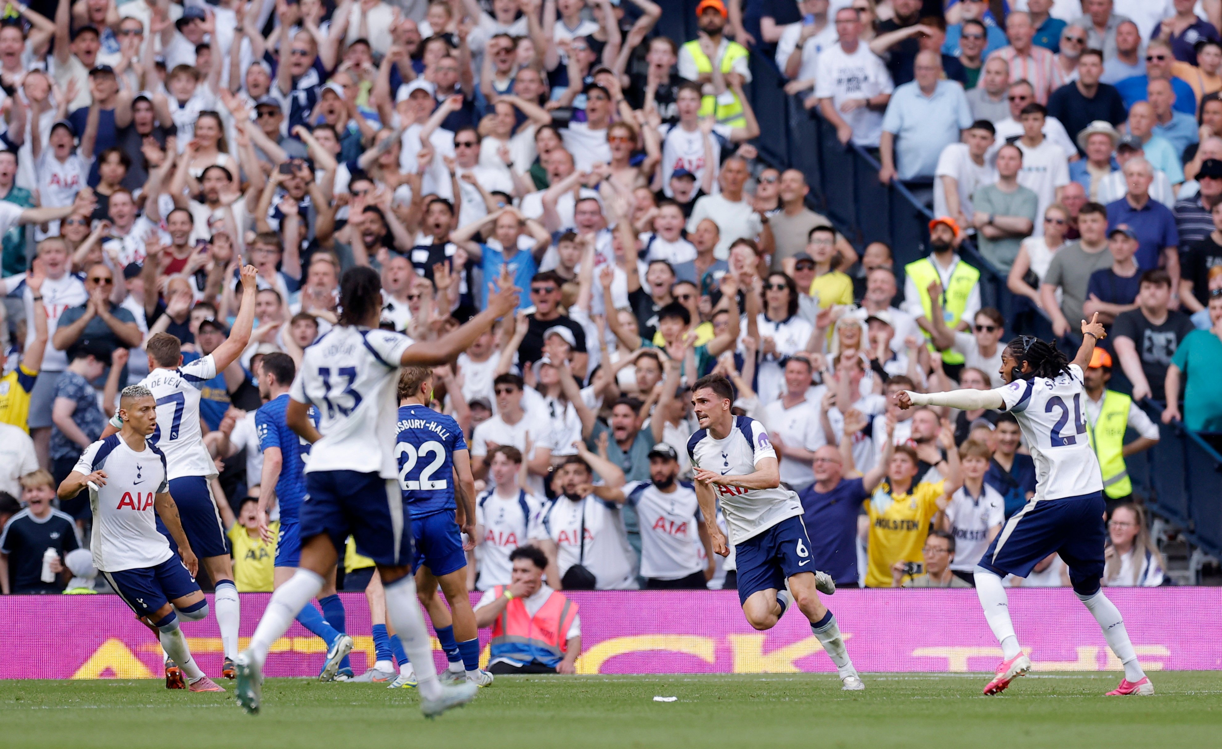 Tottenham, foto 1 Tottenham anh 1