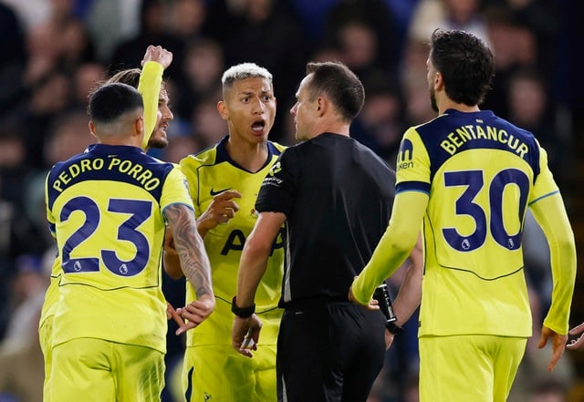 Tottenham mấp mé bờ vực xuống hạng: Chỉ 1 cú sẩy chân là thảm họa- Ảnh 1.