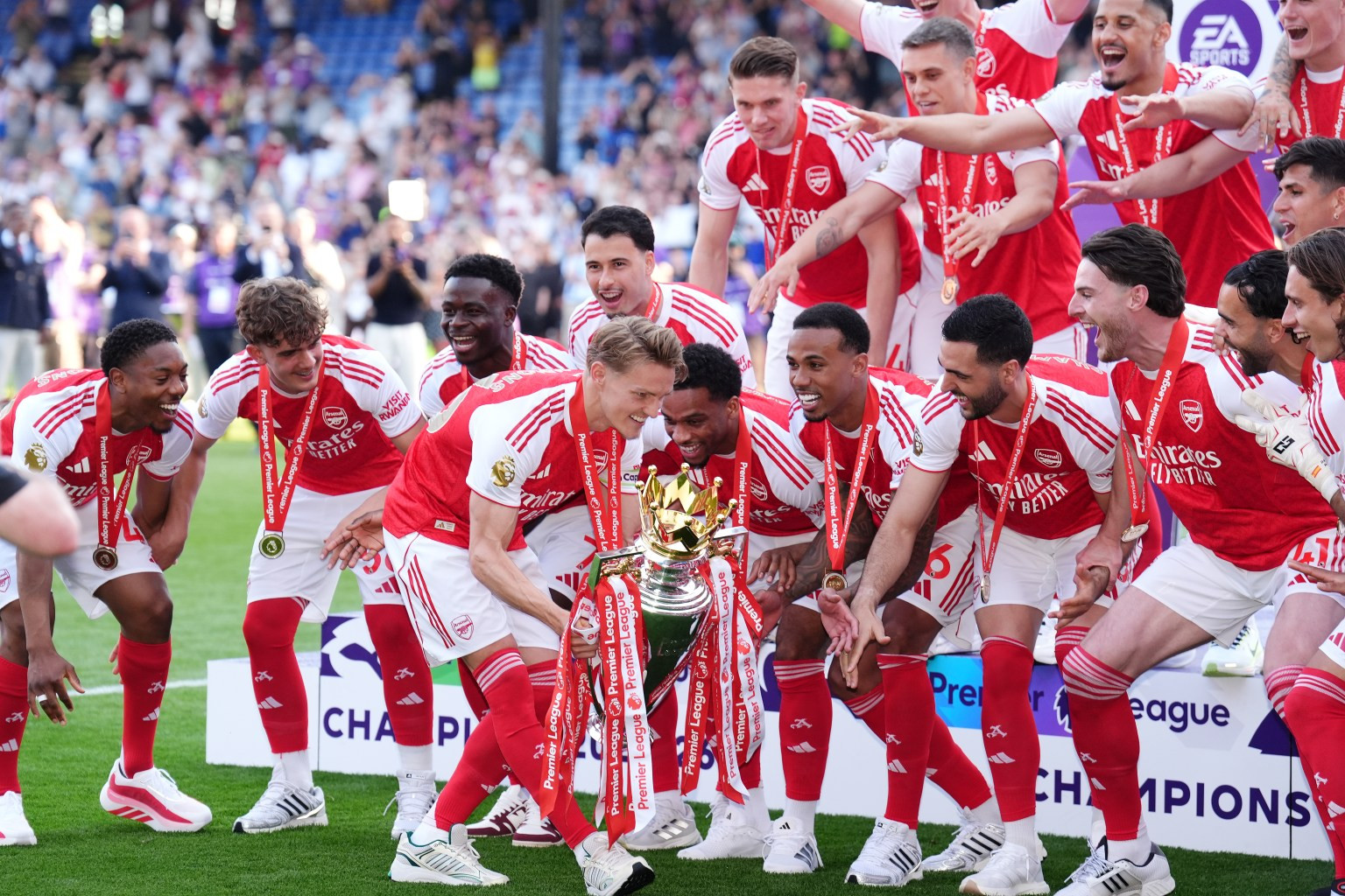 www_thesun_co_uk martin odegaard arsenal lifts premier 1083628280.jpg