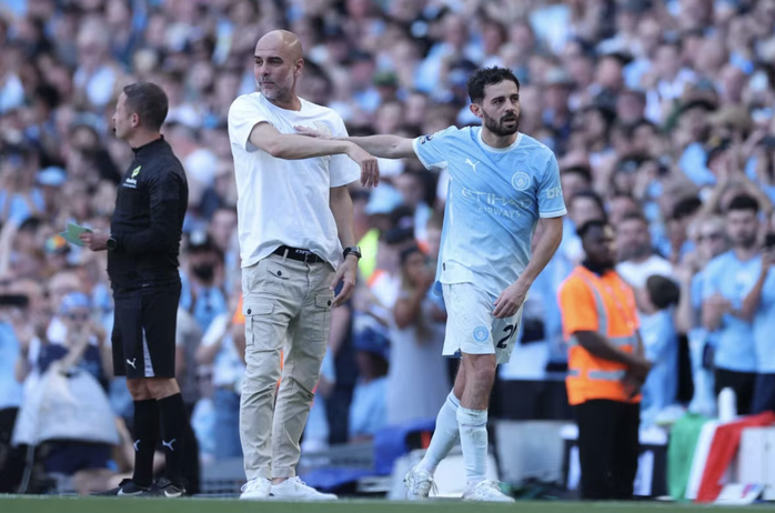 Nước mắt ngày chia tay Man City của Pep Guardiola - Ảnh 1.