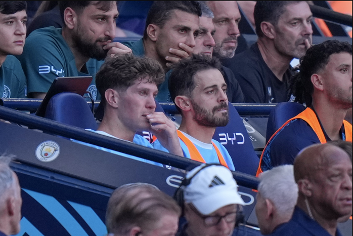 Nước mắt ngày chia tay Man City của Pep Guardiola - Ảnh 2.
