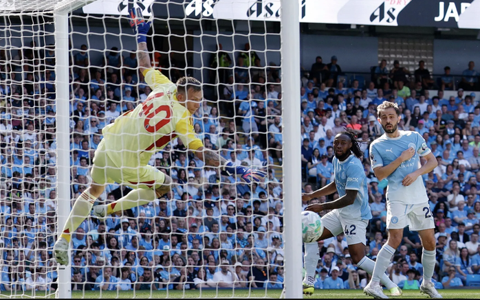 Nước mắt ngày chia tay Man City của Pep Guardiola - Ảnh 4.