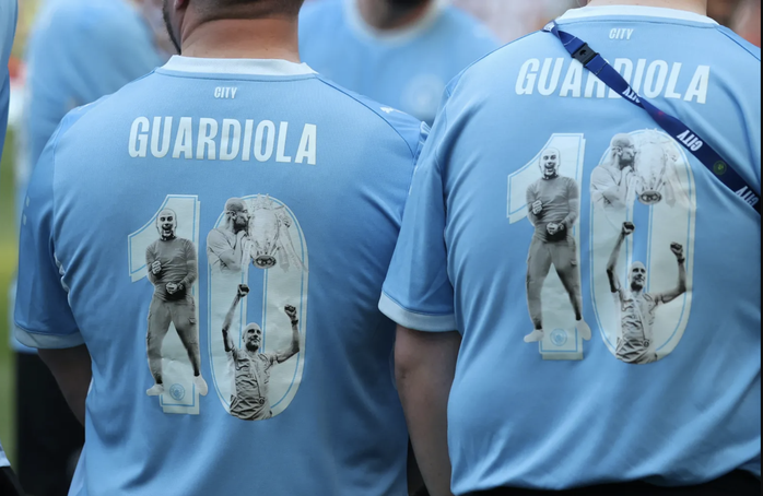 Nước mắt ngày chia tay Man City của Pep Guardiola - Ảnh 10.