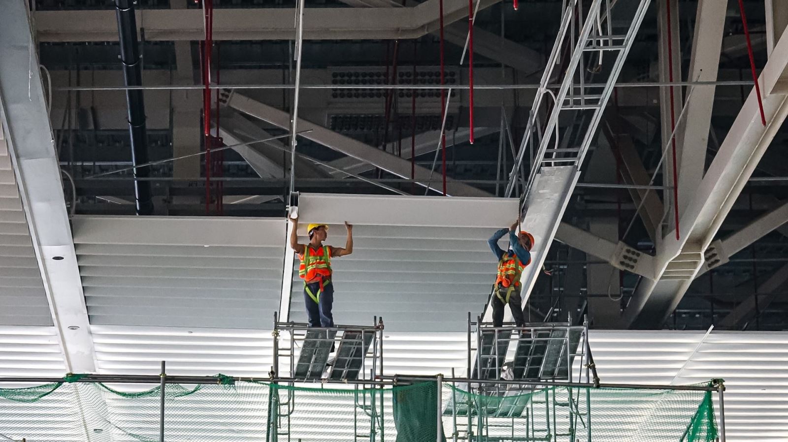 Thi công hoàn thiện Nhà ga hành khách Cảng hàng không quốc tế Long Thành.