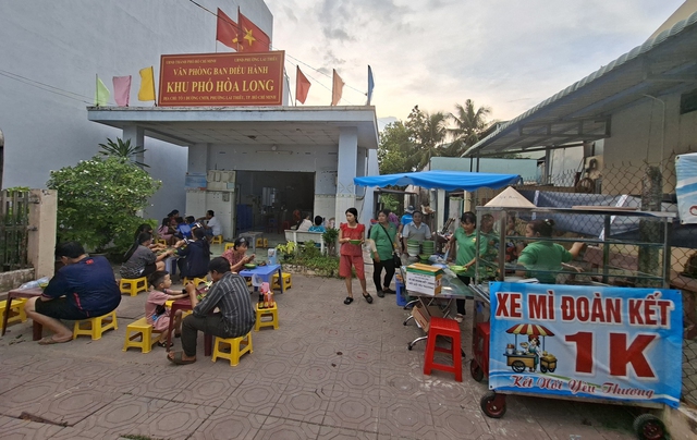 Độc lạ xe mì gói chỉ 1000 đồng/tô, ăn “bao no” - Ảnh 5.